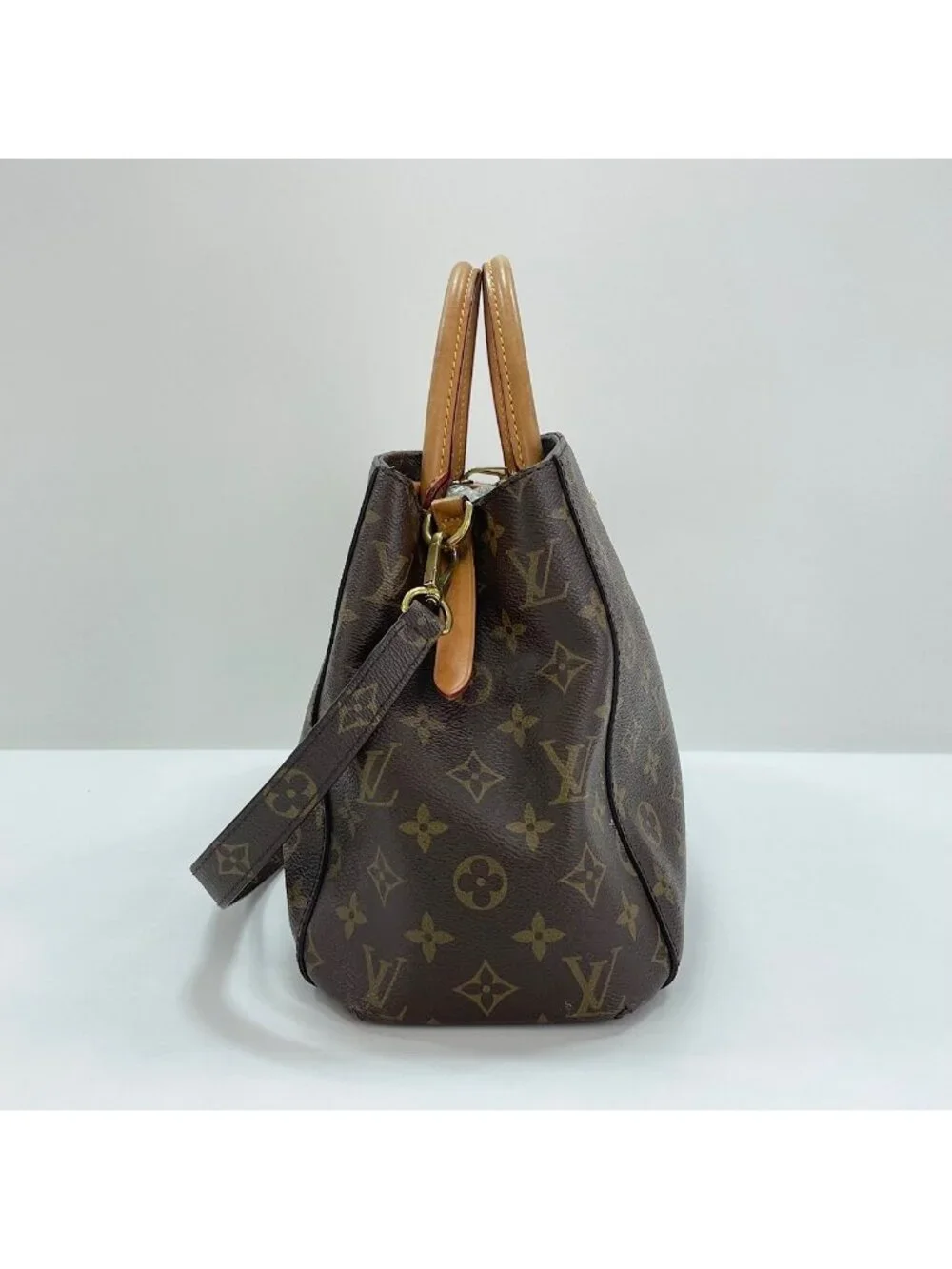 Louis Vuitton Handbag Montaigne MM